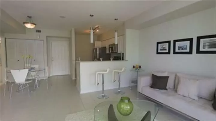 $2440 : WestChester  Miami image 1