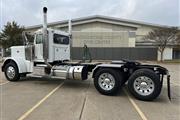 $97800 : Peterbilt 389 thumbnail