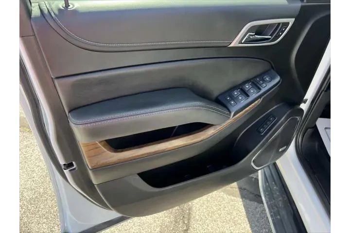 $31648 : GMC Yukon XL 2019 4x4 Denali image 10