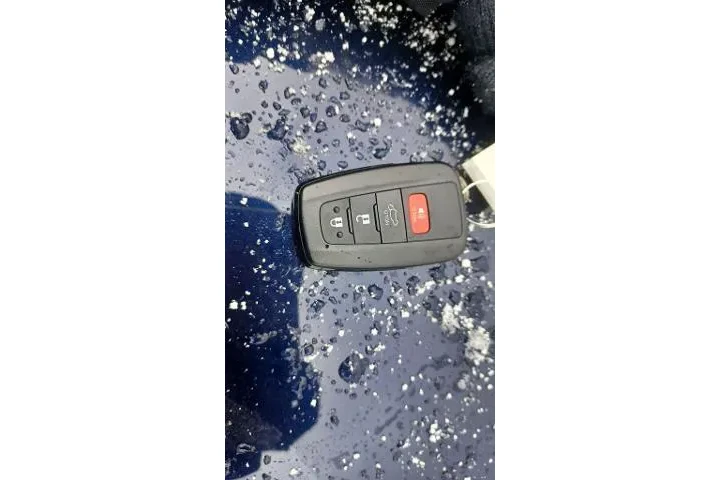 $34424 : Toyota RAV4 2024 AWD XLE Pre image 10