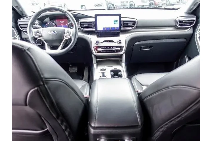 $32963 : Ford Explorer 2023 AWD XLT 4 image 4