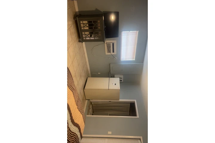 $1200 : EFFICIENCY FOR RENT image 6