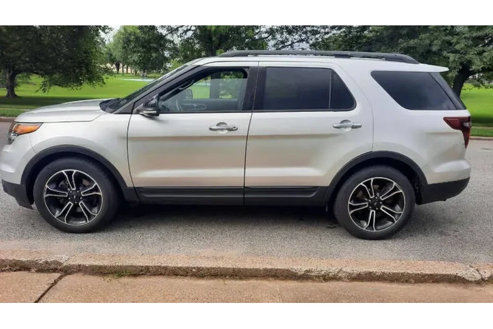 $8995 : 2014 Explorer Sport image 2