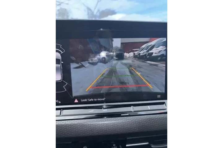 $29700 : Volkswagen Golf GTI 2024 SE image 6