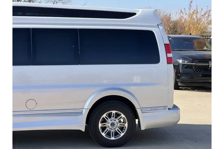 $32999 : Chevrolet Express 2019 2500 image 6