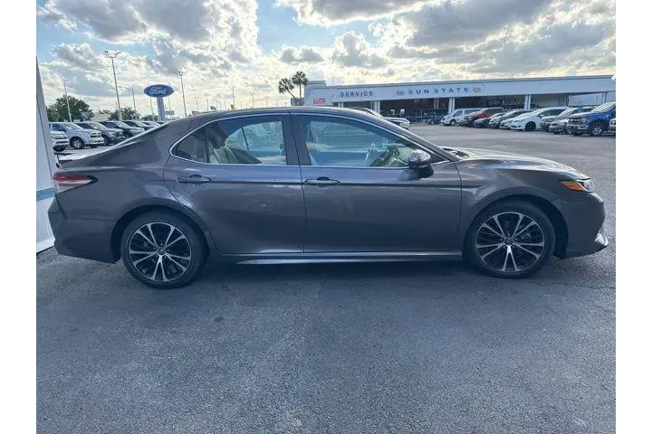 $19997 : Toyota Camry 2019 SE 4dr Sed image 2