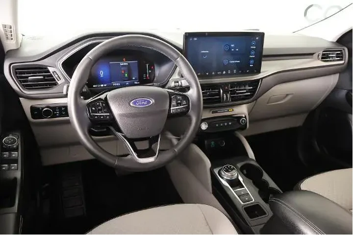 $18835 : Ford Escape 2023 AWD Active image 2