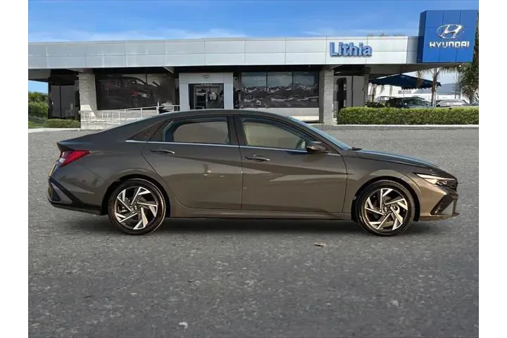 $23999 : Hyundai ELANTRA Hybrid 2025 image 9