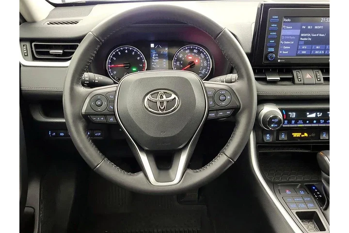 $31998 : Toyota RAV4 2022 AWD XLE Pre image 10