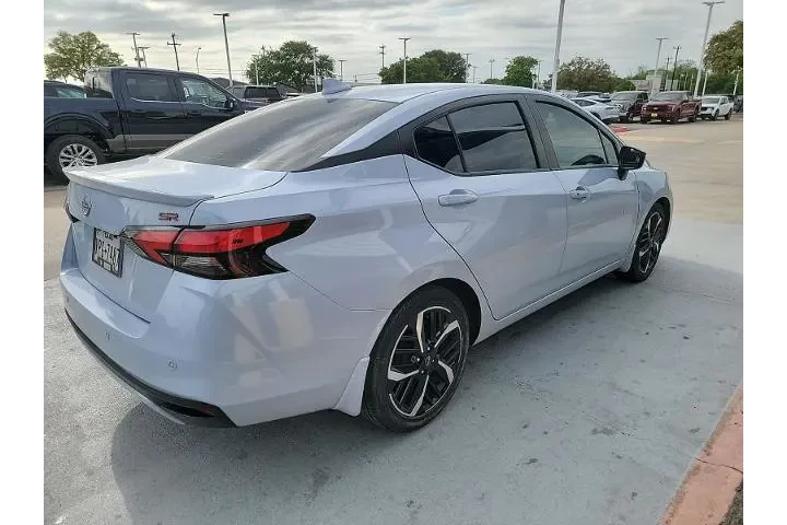 $17998 : Nissan Versa 2023 SR 4dr Sed image 3