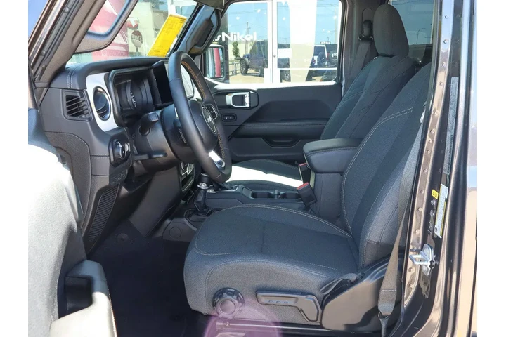 $35587 : 2025 Wrangler Sahara 4 Door 4 image 7