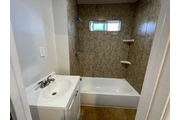 $1600 : Rose Ave, Long Beach, CA thumbnail