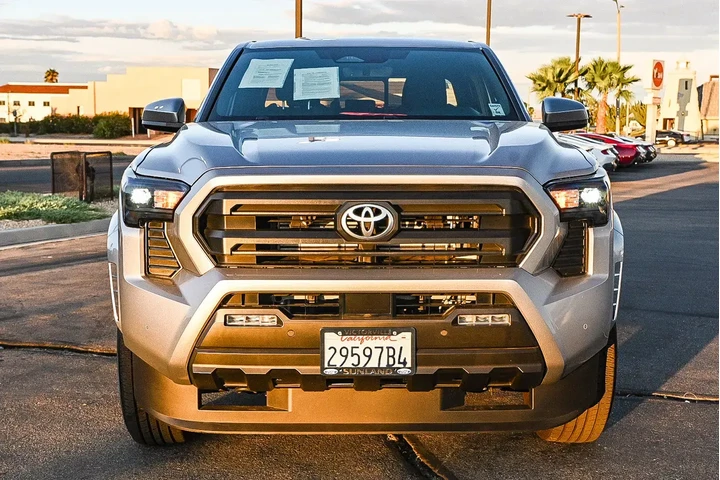 Toyota Tacoma 2024 4x4 SR5 4 image 2