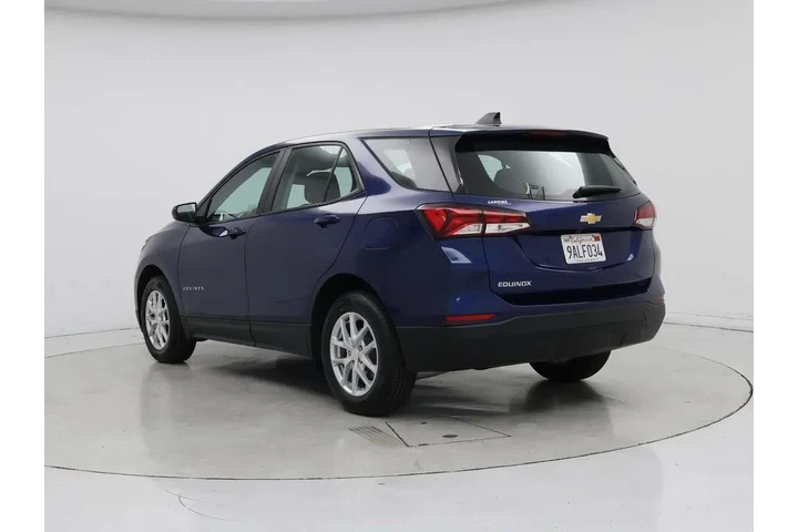 $18998 : Chevrolet Equinox 2022 LS 4d image 2