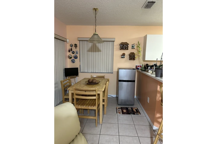 $800 : Cuarto para señora image 2