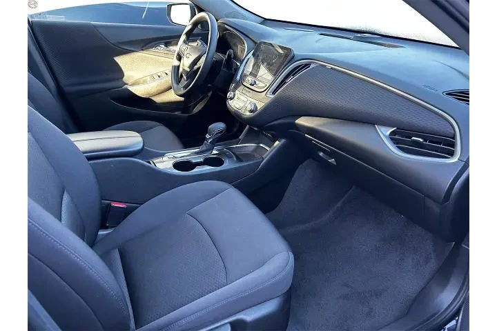 $16394 : Chevrolet Malibu 2023 LT 4dr image 6
