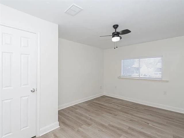 $2000 : Updated 3-bedroom image 2