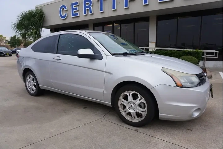 $6988 : Ford Focus 2009 SE 2dr Coupe image 1