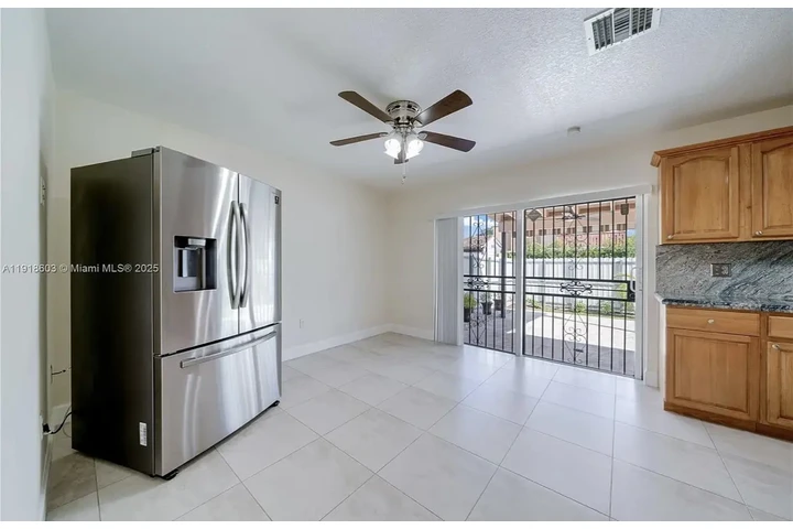 $1000 : 3 codiciado de Miami, Florida. image 1