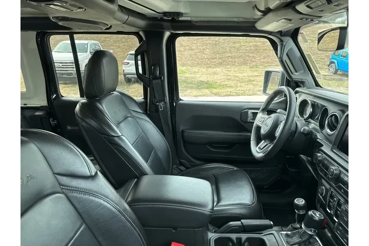 $31988 : Jeep Wrangler 2023 4x4 Sahar image 5