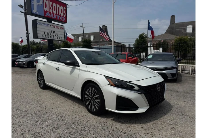 2024 Altima 2.5 SV image 3