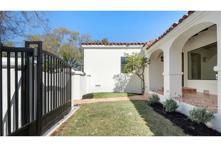 $630000 : 3Beds/2Baths Available in LA image 7