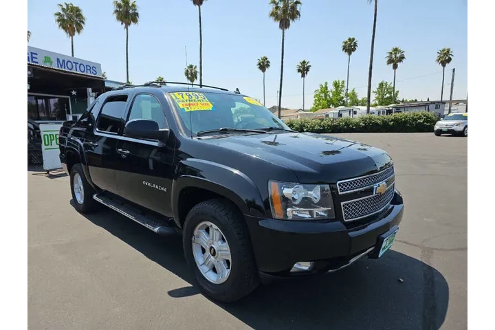 $15995 : 2011 Avalanche LT image 5