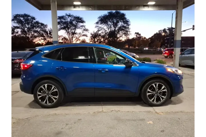 $24987 : Ford Escape 2022 SE 4dr SUV image 2