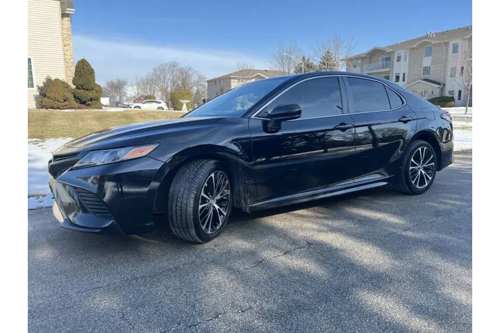 $11997 : 2019 Camry SE image 9