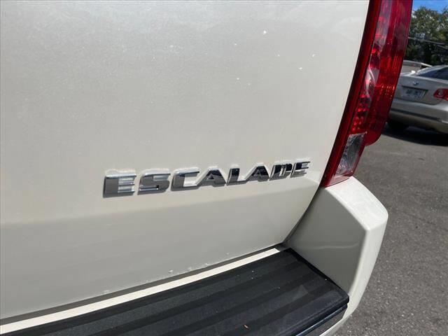 $10995 : 2010 Escalade Luxury image 8