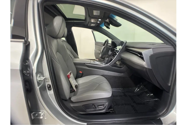 $25000 : Silver Certified2022 Avalon X image 5
