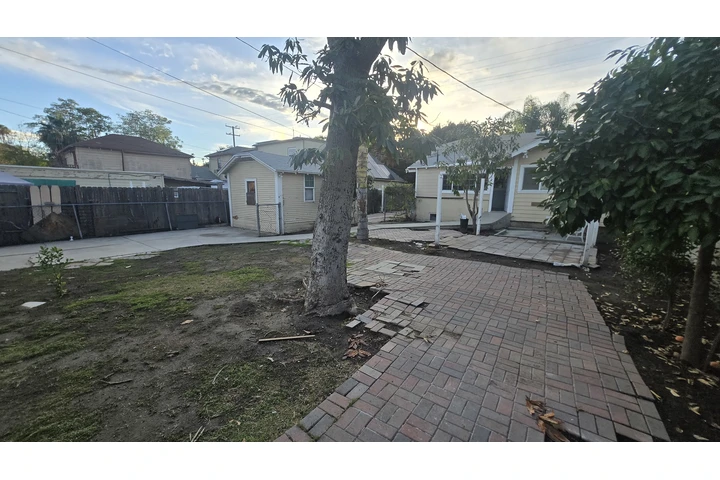 $3100 : Casa Recién Remodelada RENTA image 10