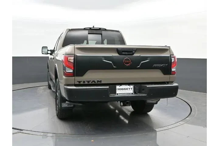 $37992 : Nissan Titan 2023 4x4 Platin image 8