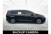 $22930 : Chrysler Pacifica Hybrid 202 thumbnail