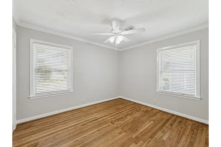 $2150 : 3 beds 1 baths available image 6