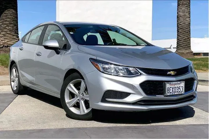 $13985 : Chevrolet Cruze 2018 LS Auto image 2