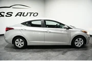$10299 : 2016 Elantra SE thumbnail
