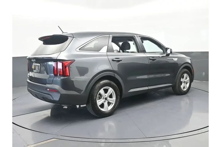 $20991 : Kia Sorento 2023 LX 4dr SUV image 6