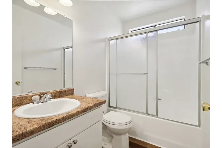 $1000 : Clean 2bd 1ba @ lancaster image 5