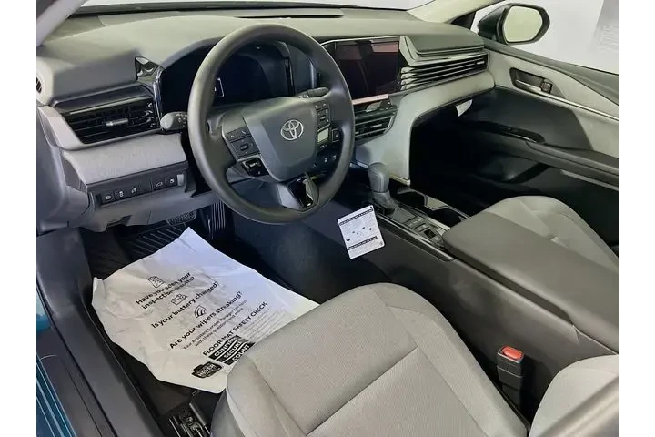$33900 : Toyota Camry 2026 LE 4dr Sed image 9
