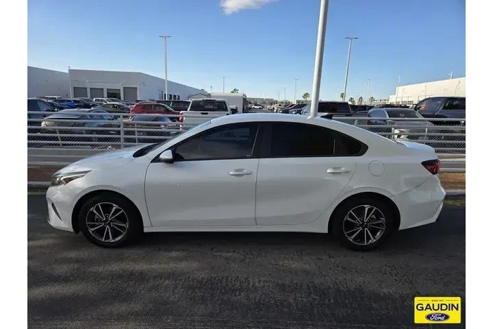$16995 : Kia Forte 2022 FE 4dr Sedan image 2