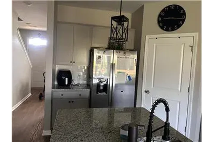 $3000 : Rental property with 5 bedro image 6