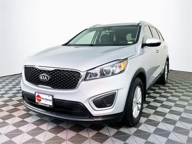 $16540 : PRE-OWNED 2018 KIA SORENTO LX image 4