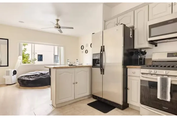 $2700 : 4218 Dalton Ave, Los Angeles, image 2