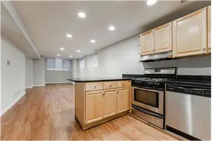 $3000 : Rental property with 3 bedro image 3