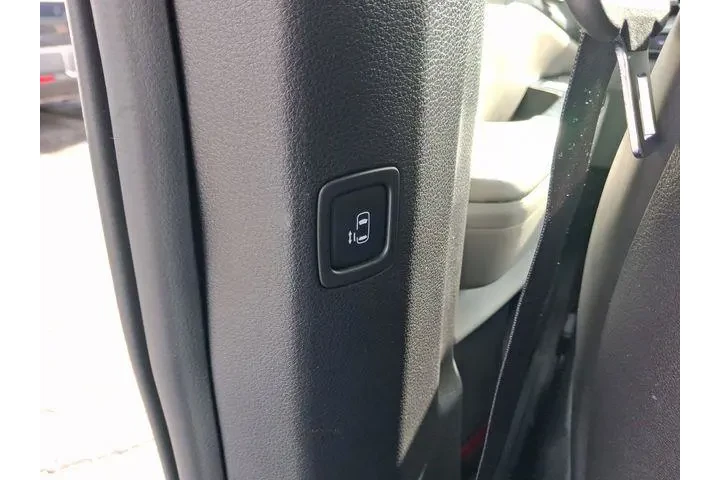 $19590 : Kia Carnival 2023 LX 4dr Min image 9