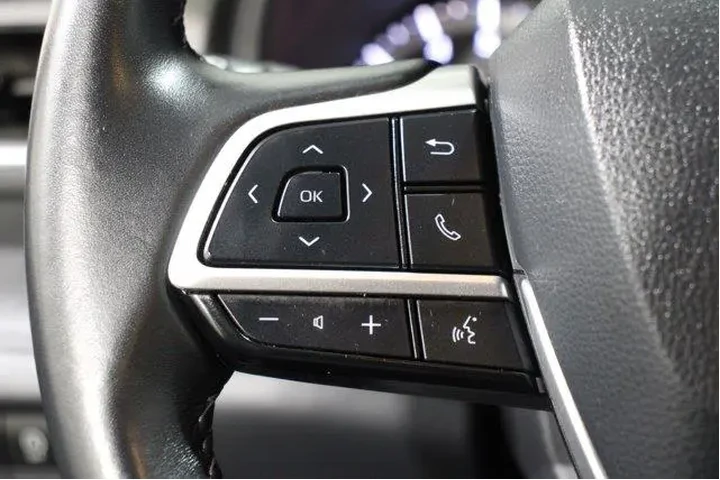 $38998 : Toyota Highlander 2024 LE 4d image 9