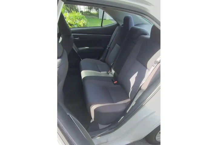 $7700 : 2018 Corolla LE image 6