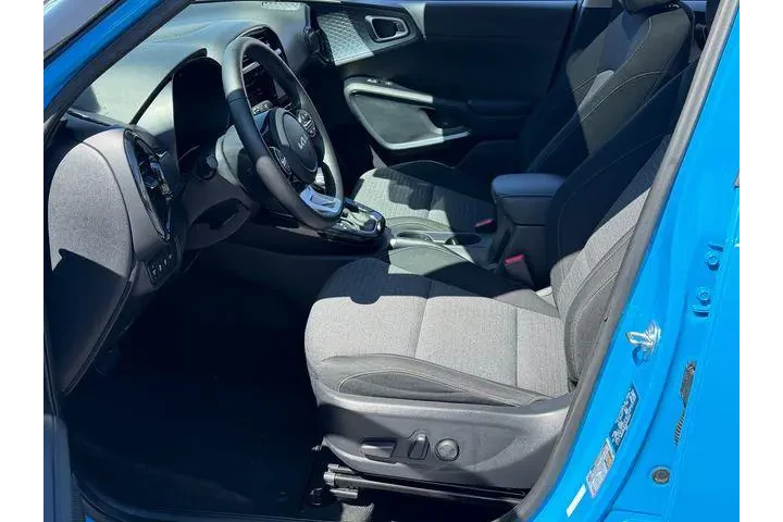 $19355 : Kia Soul 2023 EX 4dr Crossov image 9