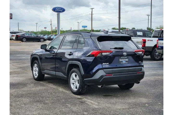 $23995 : Toyota RAV4 2021 XLE 4dr SUV image 4